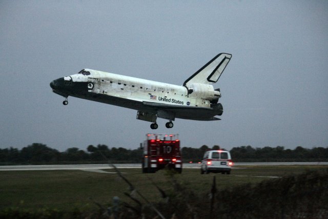The Shuttle Discovery at Landing
